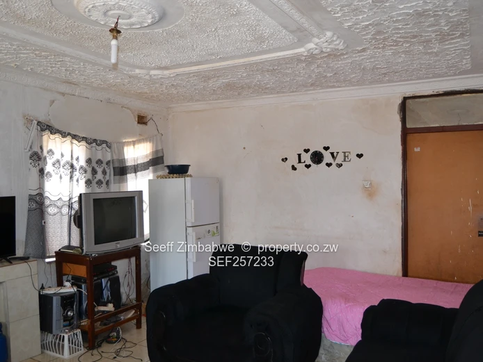 4-Bed Maridale Home — Walled, Paved Courtyard