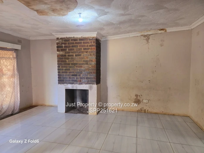 Braeside 4-Bed Renovator's Gem on 912m² — Garage & ZESA