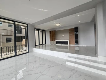 6 Bedroom Flat & Apartment