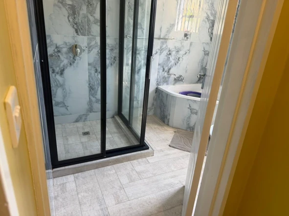 4 Bedroom Flat & Apartment