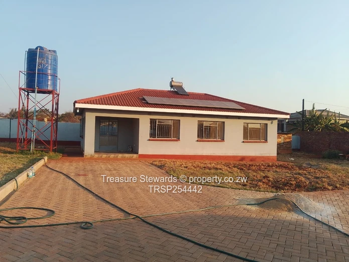 3-Bed Cottage with Borehole & Solar in Gletwin Park