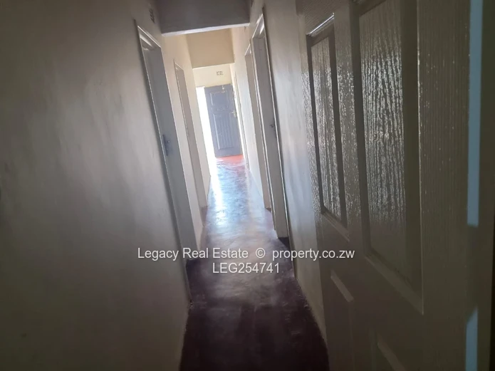 7-Bed Budiriro: Borehole, Gated Yard & Open Lounge (Sole Mandate)