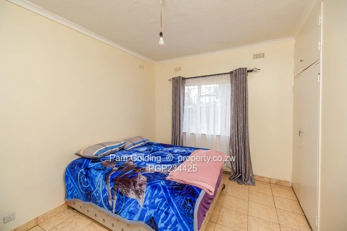 3 Bedroomed Garden Flat For Sale in Chadcombe