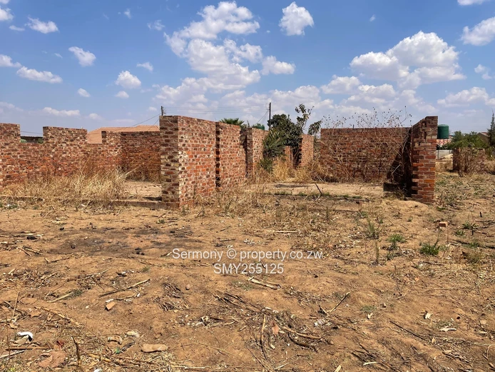 Incomplete Residential house for sale in Glaudina