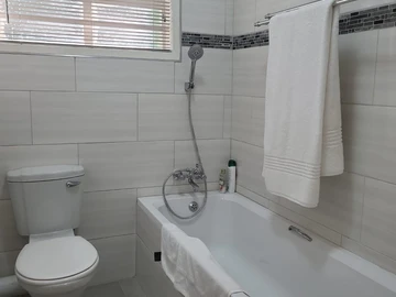 3 Bedroom Flat & Apartment