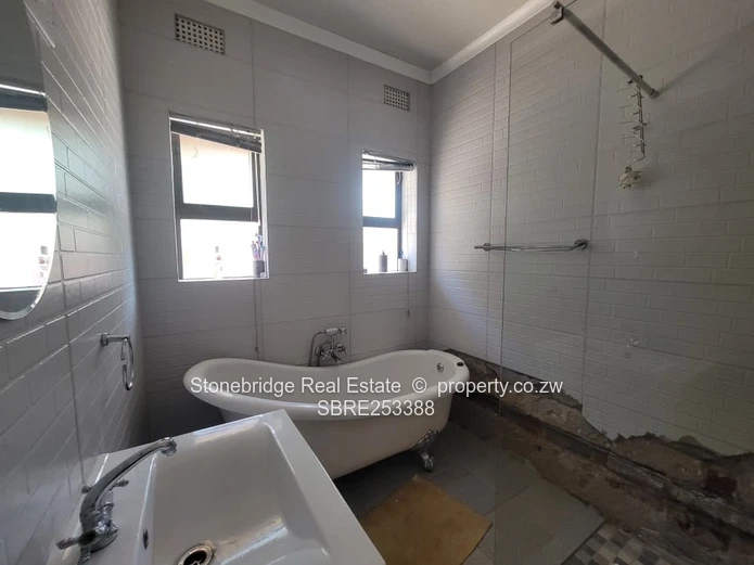 4 Bedroom House in Hillside For Sale