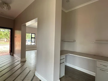 4 Bedroom Flat & Apartment