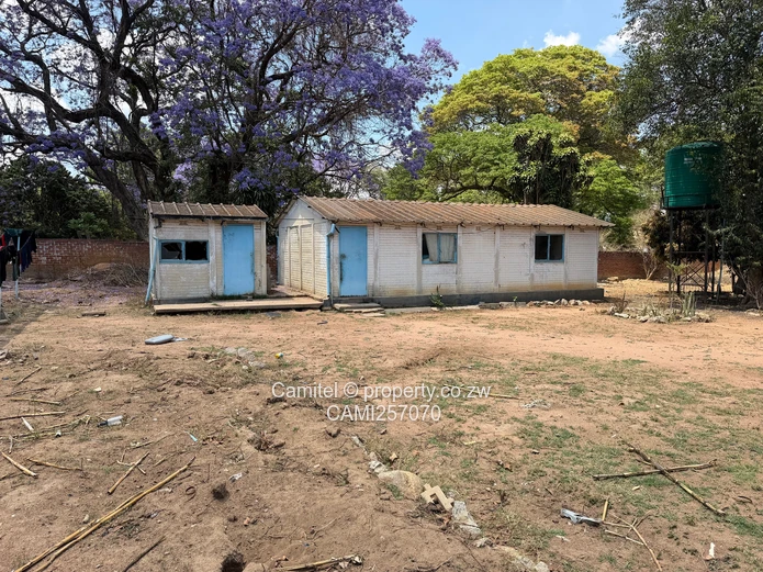 Chadcombe 3-Bed house with Chiremba road frontage can be used for commercial purposes 