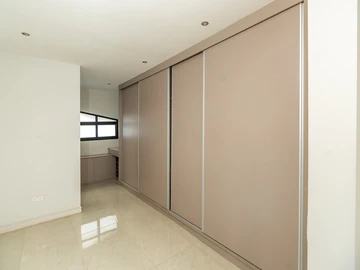 4 Bedroom Flat & Apartment