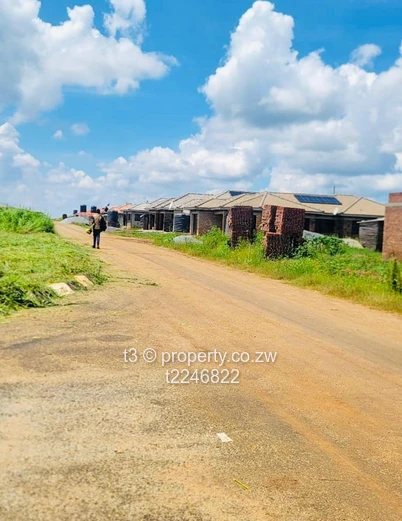 Glaudina 300m² Stand — Tarred Roads