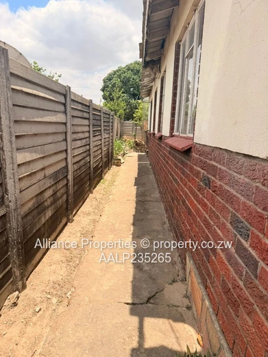 Charming & Well-Maintained Glenora A House with Deeds