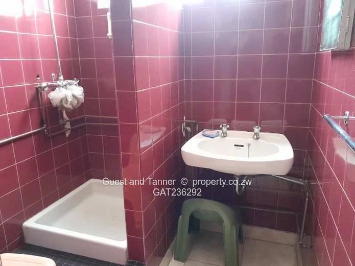 Ground Floor 3-BR Flat for Sale at Chelmscote, Bainnes Ave – Borehole, Garden & Sectional Titles