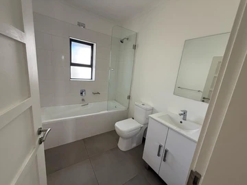 3 Bedroom Flat & Apartment