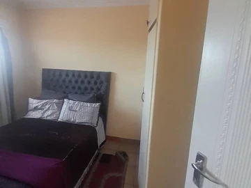 2 Bedroom Flat & Apartment