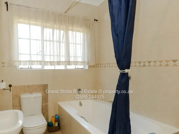 Immaculate House To Let In Helensvale