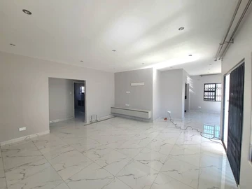 3 Bedroom Flat & Apartment