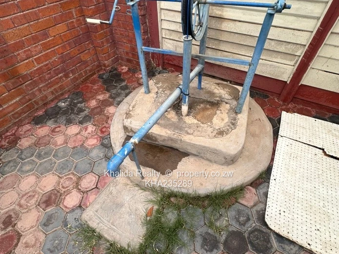 4-Bedroom House for Sale in Glen View 1 Riverside