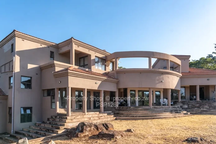 Contemporary 5 bedroom house 