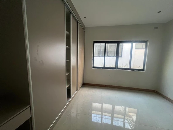 4 Bedroom Flat & Apartment