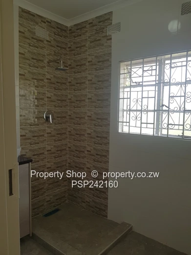 Family Home with a Cottage!