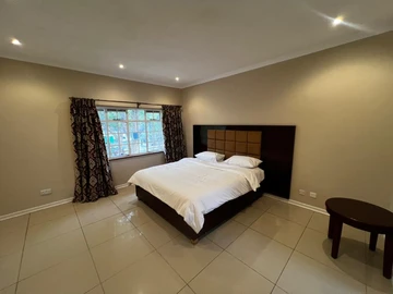 4 Bedroom Flat & Apartment