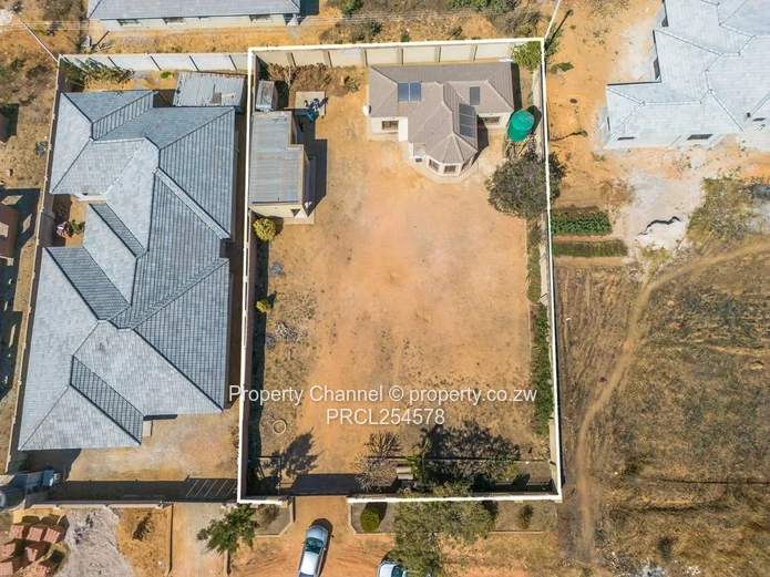 Elizabeth Park Ruwa 1019m² Residential Stand with 2 Cottages 
