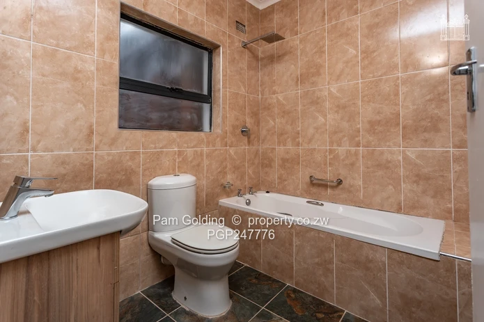 Beautiful Modern Family Home in Helensvale