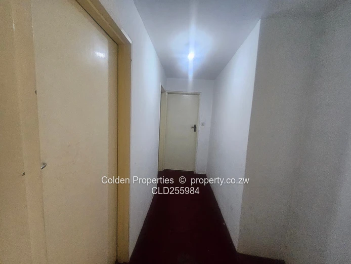 Highlands 5-Bed Townhouse on 3850m² with Borehole & Tanks