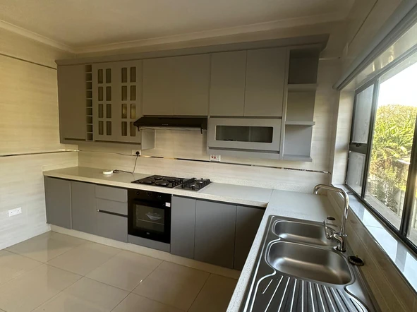 6 Bedroom Flat & Apartment