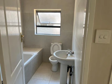 3 Bedroom Flat & Apartment