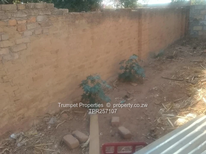 Modest 4-Bed Home on 2000 m² — Title deeds