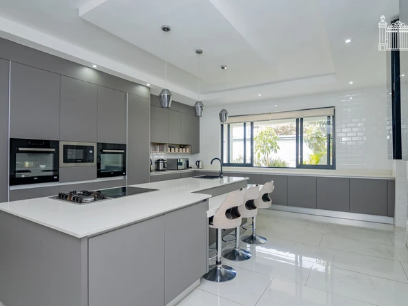 6 Bedroom House