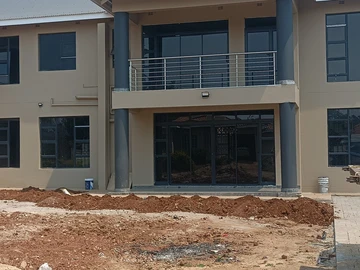 3 Bedroom Flat & Apartment