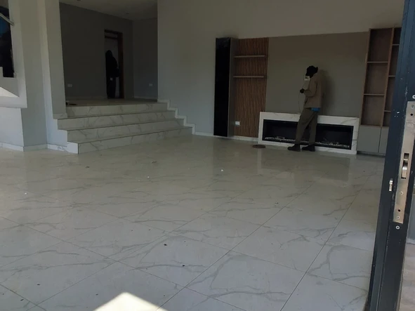 2 Bedroom Flat & Apartment
