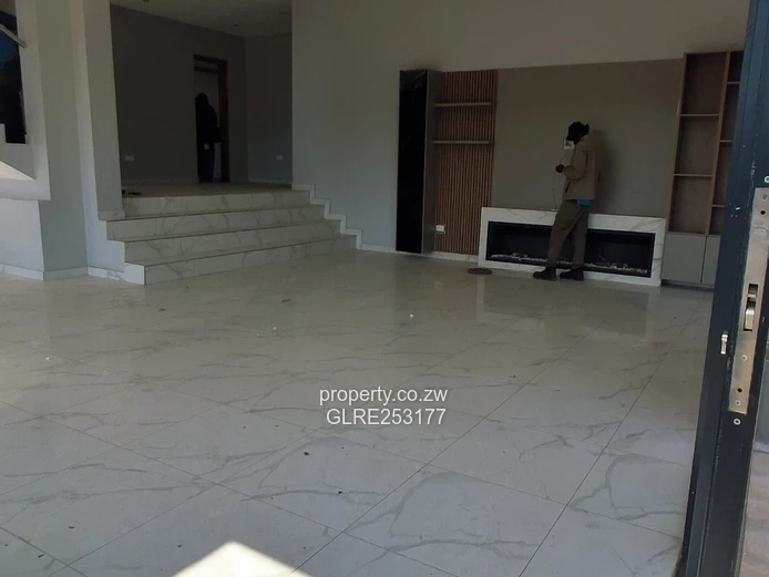 Bright 2-Bed Glen Lorne Apt with Borehole & Balcony