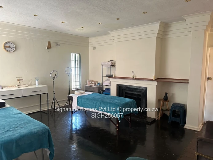 5 Bedroomed House For Sale - Good Location (Sole Mandate)