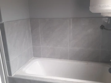 2 Bedroom Flat & Apartment