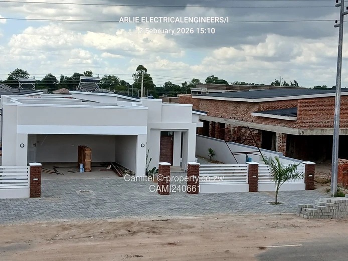 4beds all en-suite ,borehole,swimming pool sitting on 540sqm and title deed