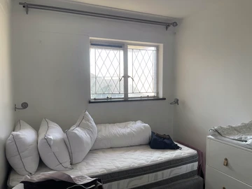 2 Bedroom Flat & Apartment
