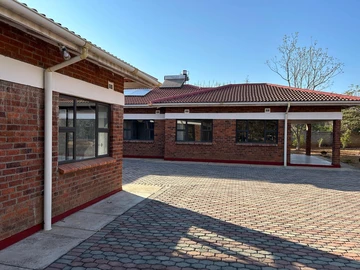 *Luxurious 5 Bedroom House for Rent in Borrowdale Brooke*