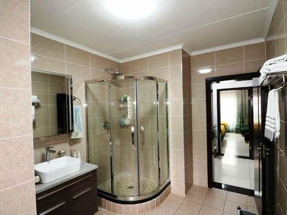 3 Bedroom Flat & Apartment