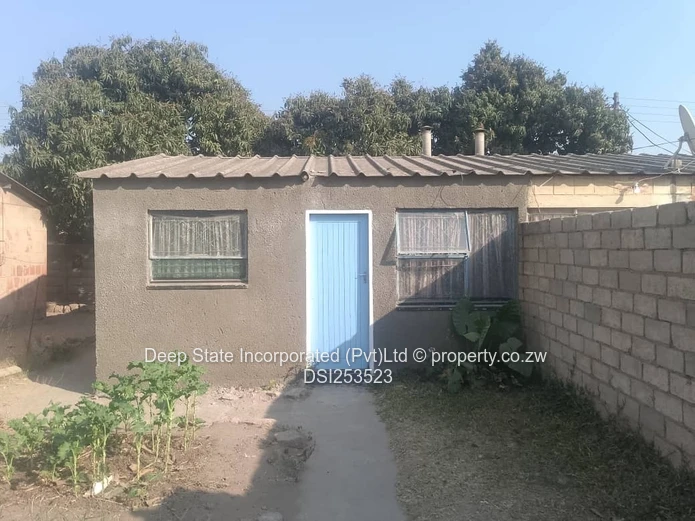 Chitungwiza (Zengeza)core house for sale 