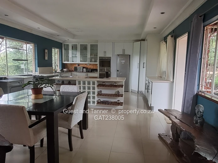 Luxury Glen Lorne House for Sale – 5 Bedrooms, Spa, Solar, Borehole & 7,000 sqm Stand