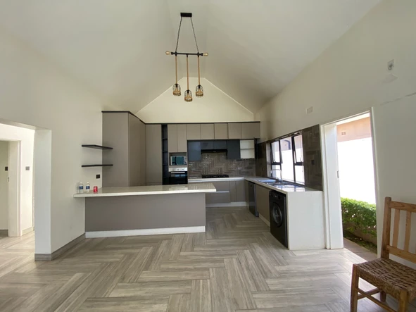 4 Bedroom Flat & Apartment