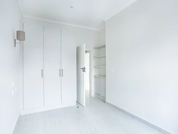 2 Bedroom Flat & Apartment
