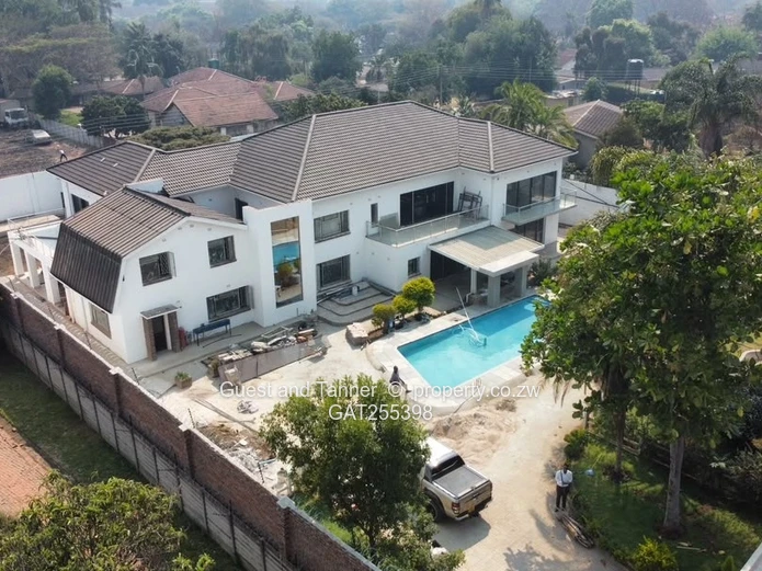 EMERALD HILL | SUBSTANTIAL 5-BEDROOM RESIDENCE ON 2000m²