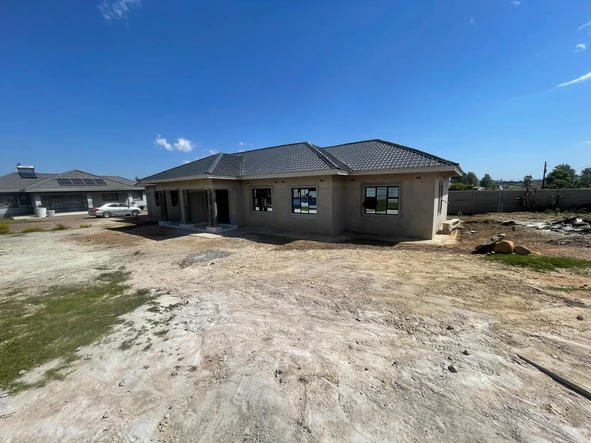 3 Bedroom Flat & Apartment