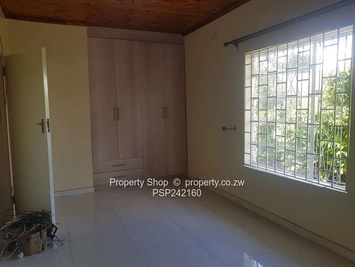 Family Home with a Cottage!