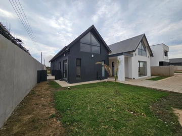 4 Bedroom Flat & Apartment