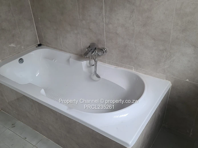 Recently Renovated 4 Bed In  Highfeild